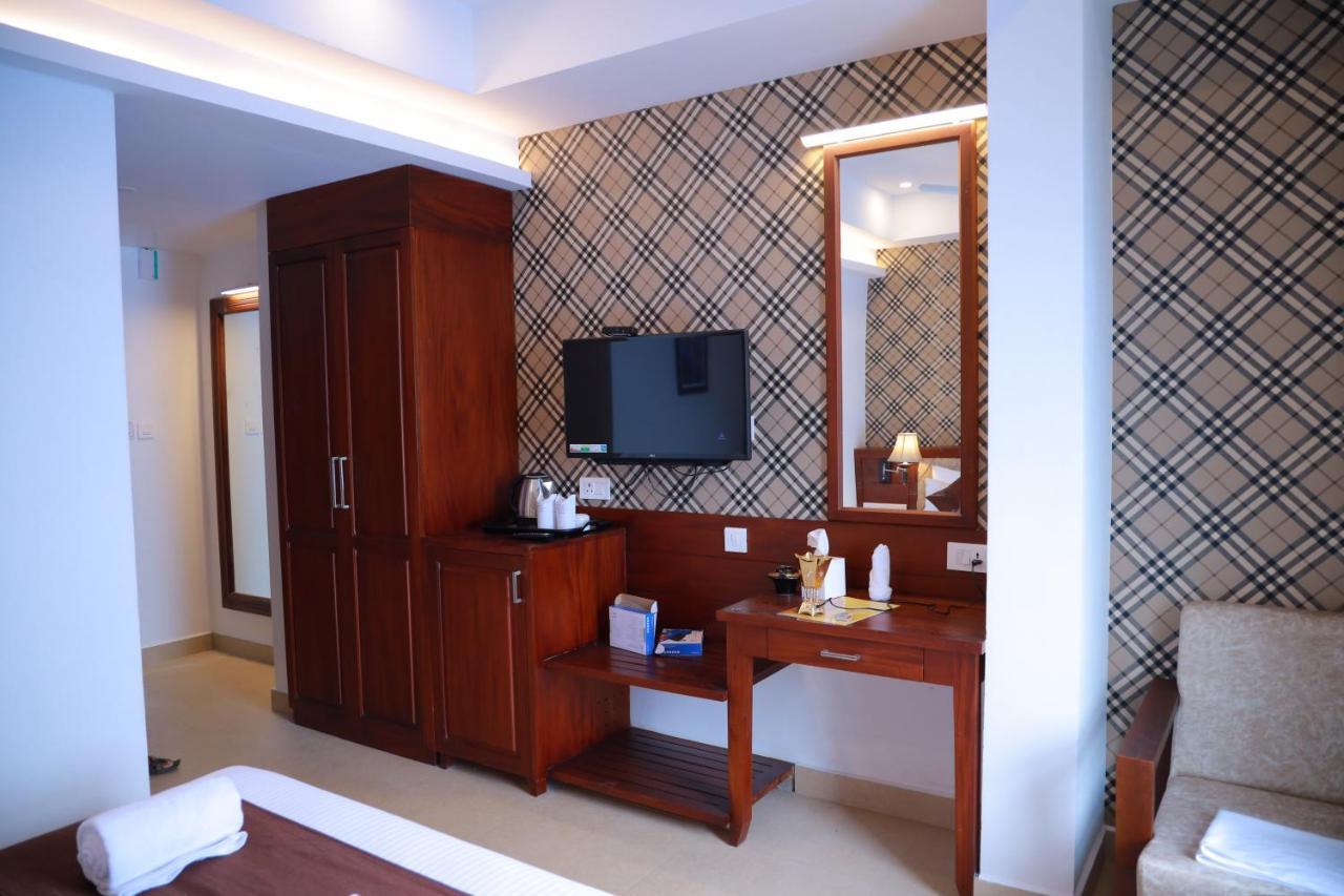 Dev Residency Hotel Thiruvananthapuram Buitenkant foto