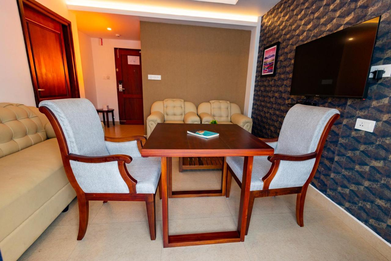 Dev Residency Hotel Thiruvananthapuram Buitenkant foto