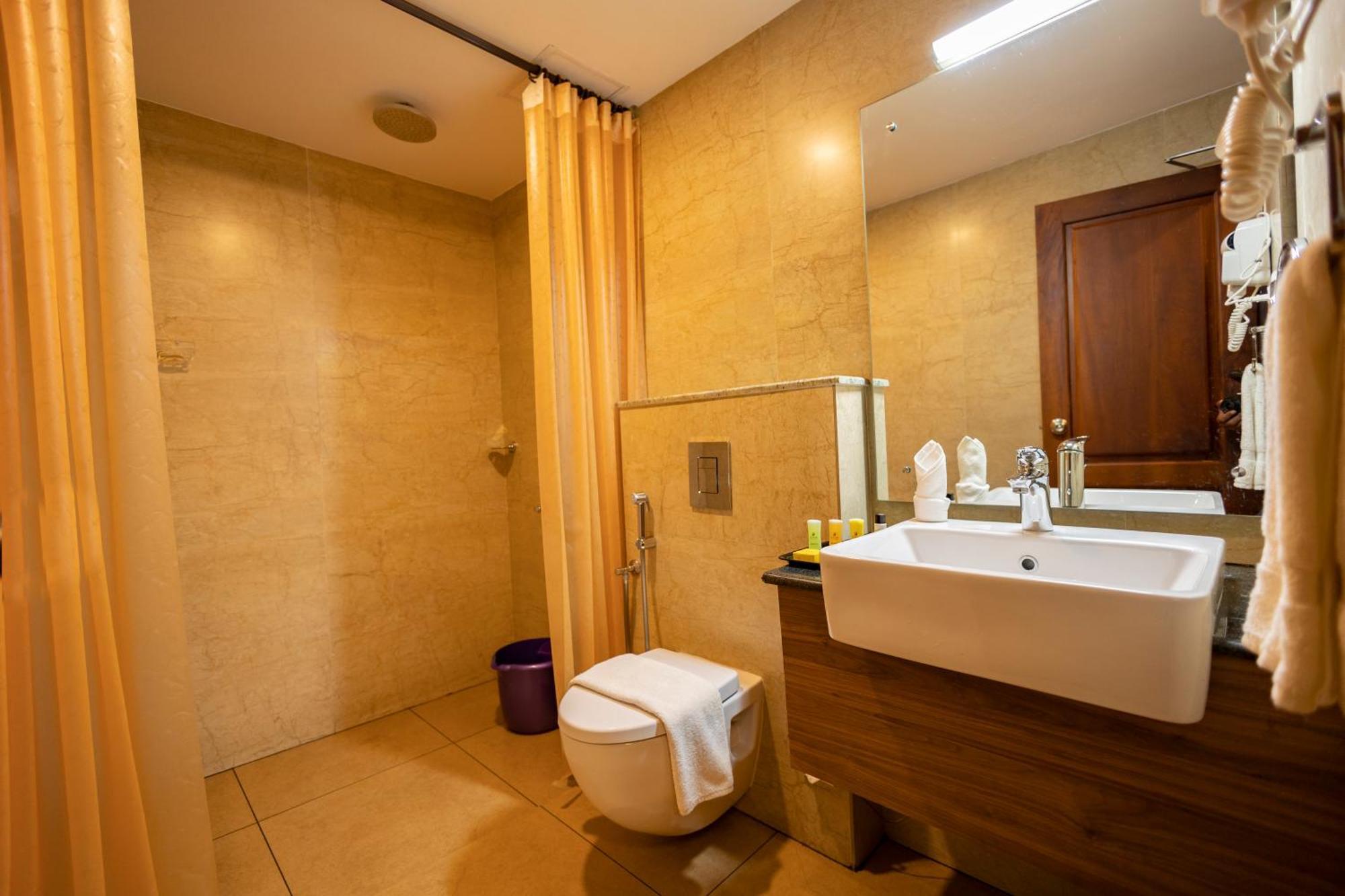 Dev Residency Hotel Thiruvananthapuram Buitenkant foto
