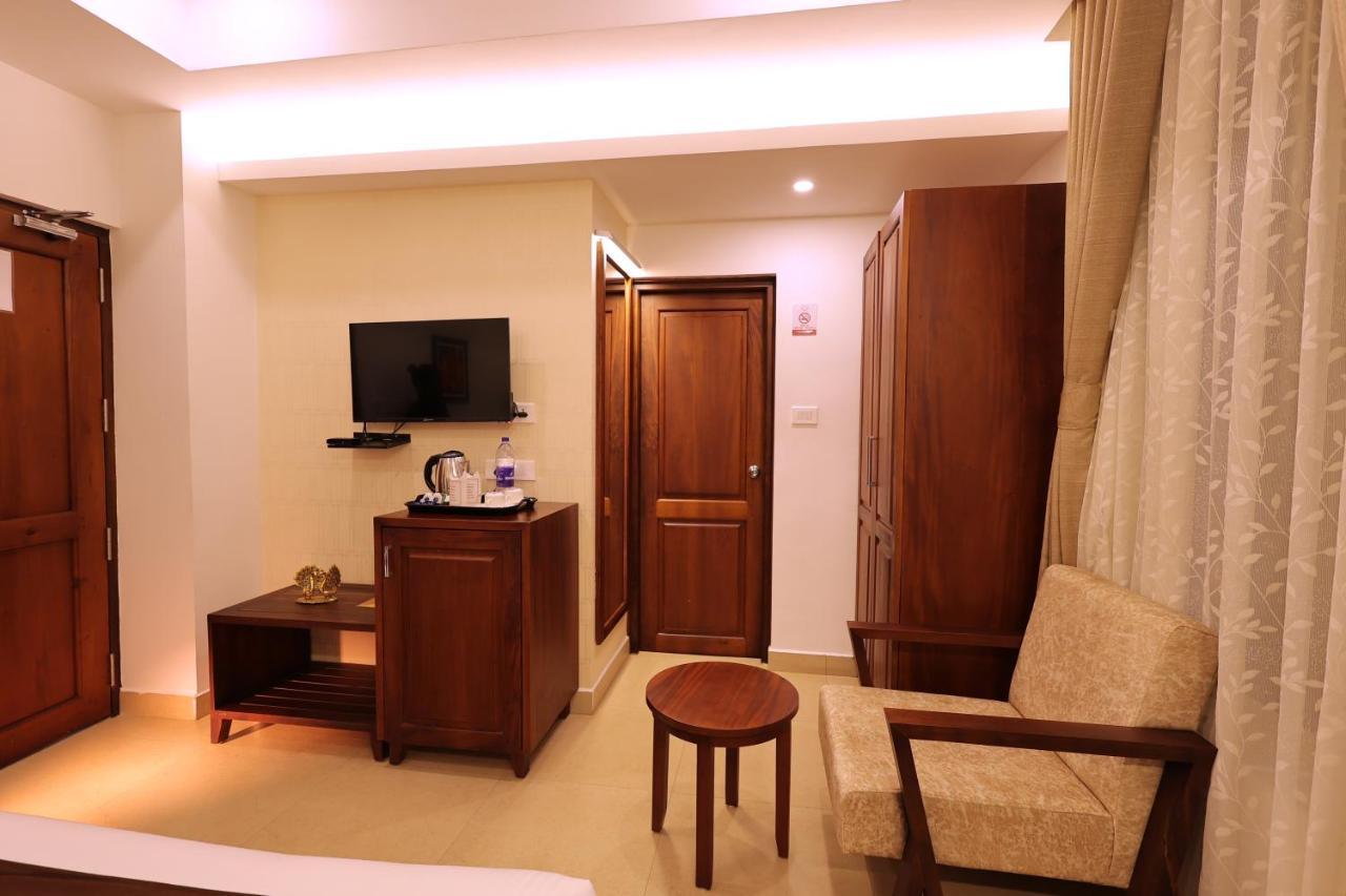 Dev Residency Hotel Thiruvananthapuram Buitenkant foto