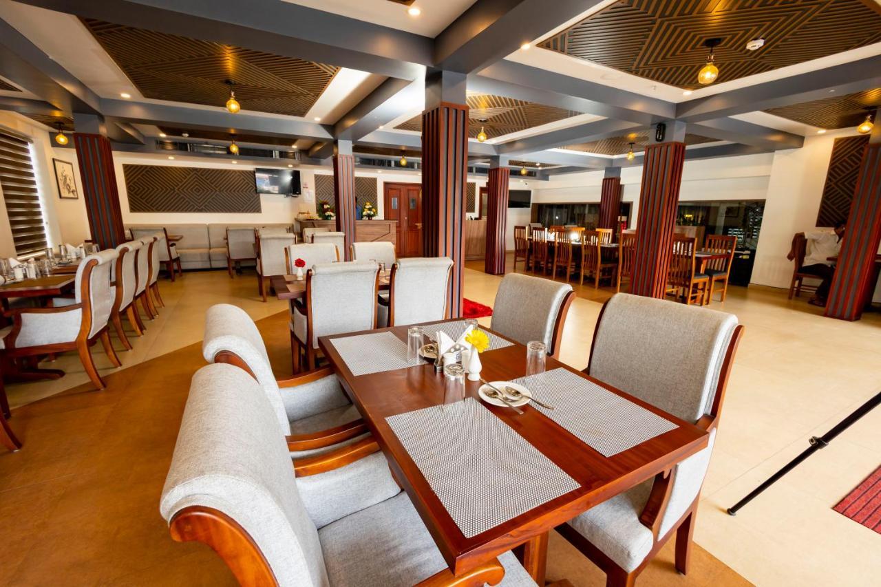 Dev Residency Hotel Thiruvananthapuram Buitenkant foto